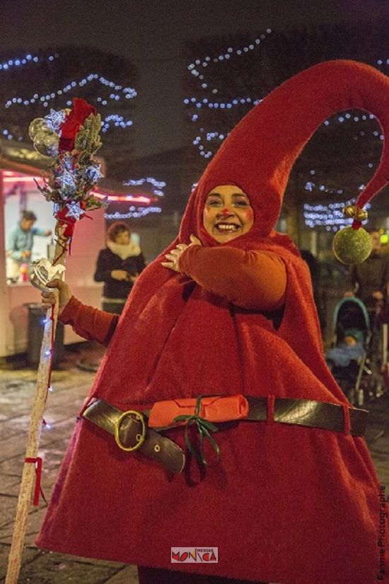 Lutine jongleuse de Noel Lutine jongleuse de Noel