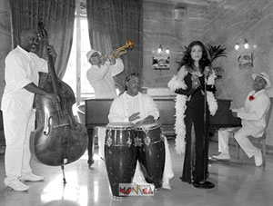 Orchestre de musique cubaine dans une fete de ville