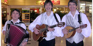 Groupe bel canto avec musiciens chanteurs mandoline et accordeon de Naples