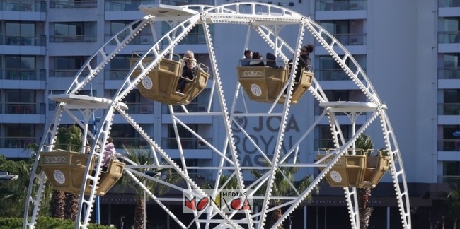 Belle Grande Roue de fete foraine a louer Belle Grande Roue de fete foraine a louer