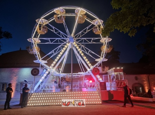 Grande roue de luxe a louer pour votre evenement Grande roue de luxe a louer pour votre evenement