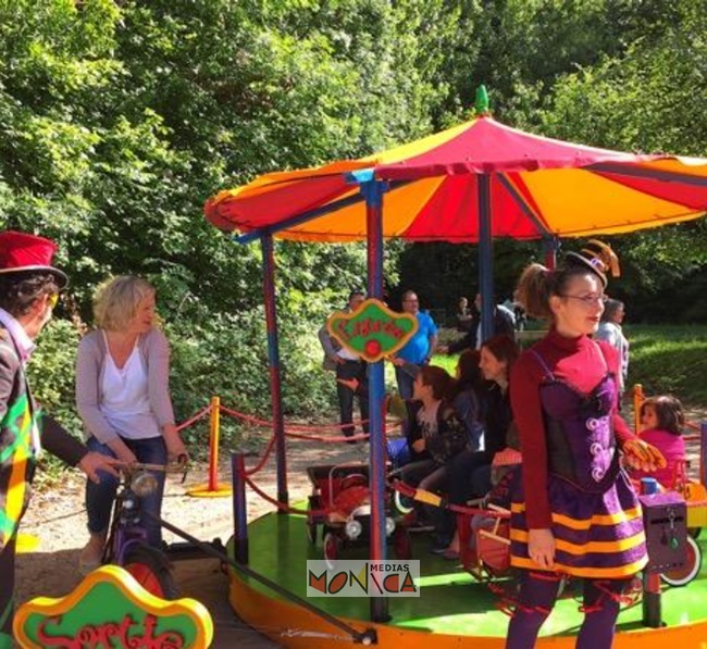 Manege ecologique a bicyclette et propulsion parentale Manege ecologique a bicyclette et propulsion parentale