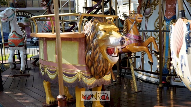 Le carrousel du cirque romain et manege de la dolce vita Le carrousel du cirque romain et manege de la dolce vita