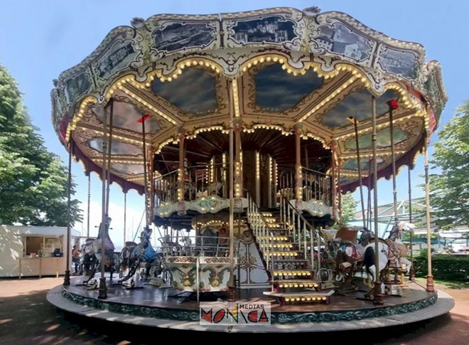 Manege Carrousel geant deux etages en location Manege Carrousel geant deux etages en location