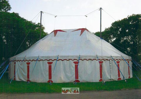 chapiteau de cirque en location clef en main de 16 mètres de diamètre