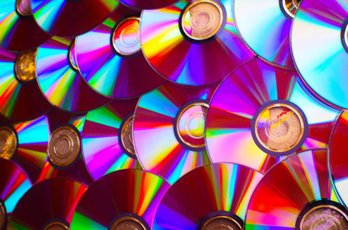 Une compilation de cd de musique pour une animation disques cd