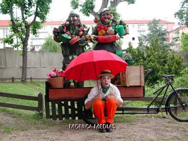 Le potager des grosses legumes assis sur leur triporteur