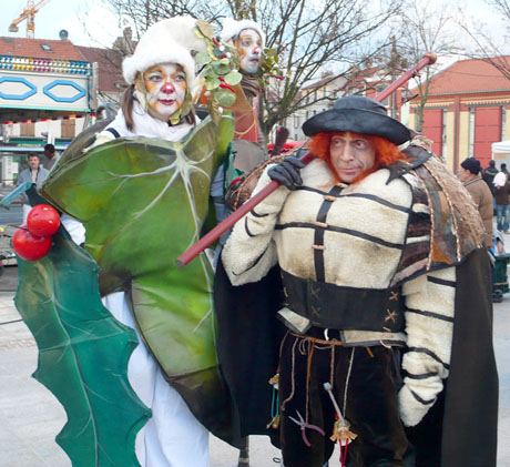 Le pere fouettard et ses lutins verts sont a la recherche d'enfants 