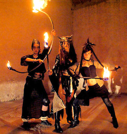 Les femmes de la horde manipulent le feu avec finesse