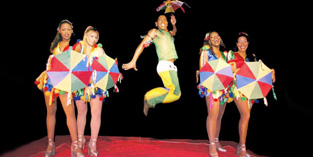 Spectacle bresilien avec danseuses