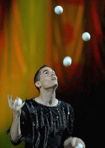 Rony est un prince de la jonglerie pour toutes vos animations interieures et exterieures