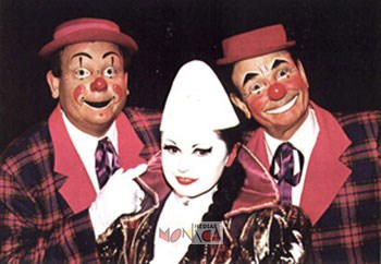 Clowns de cirque en costume