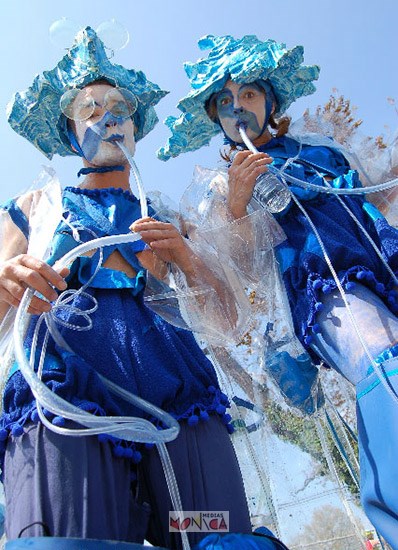 Les echassiers bleus de la fete de l'eau