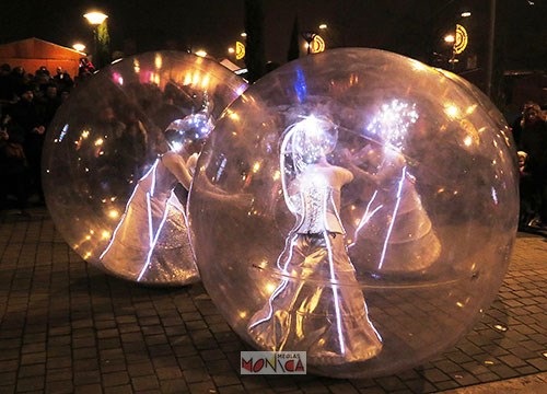 Spectacle de danseuses lumineuses en bulles
