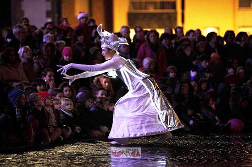 Danseuse dans un conte chorégraphié et lumineux