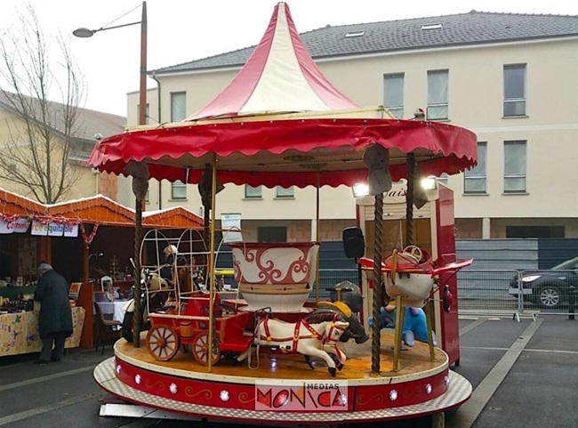 Carrousel retro de ville en location