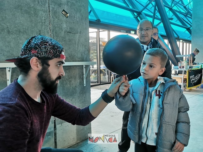 Footballer jongleur de fan zone coupe du monde euro