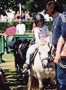 Inititiation pour petits cavaliers avec anes poneys et animateurs diplomes