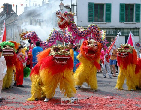Danse du lion et du dragon lors du nouvel an chinois