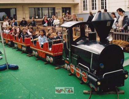 Manege petit train sur rails pour enfants