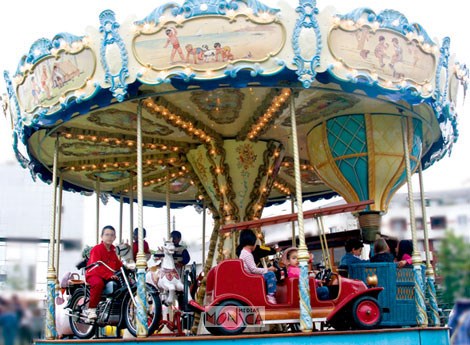 Manege carrousel 1900 en location pour animation de ville