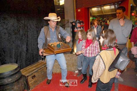 Le cowboy et ses jeux du far west sur table portable