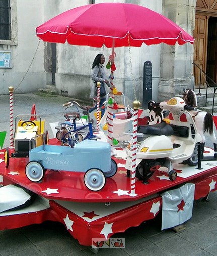 Petit manege ecolo avec animaux et vehicules a louer