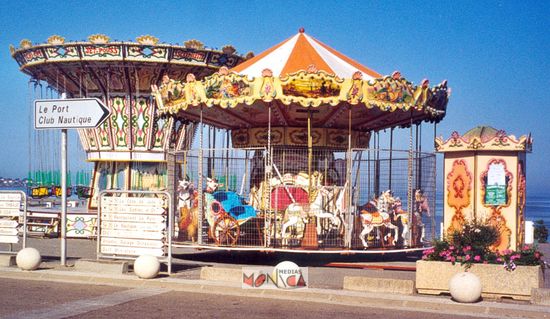 Manege carrousel chevaux de bois a louer