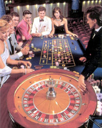 Soiree casino pour fete d'entreprise avec croupier hotesse table roulette et jetons factices
