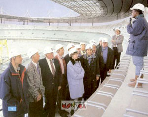 Visite guidee sonorisee avec micro et ecouteurs au stade de france