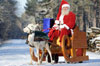 pere noel avec son traineau et ses rennes