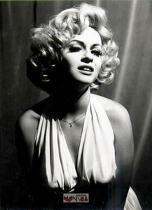 Une blonde platine, un grain de beaute et une robe blanche au dessus d'une station de metro : Marilyn Monroe ou son sosie