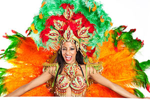 Princesse du carnaval bresilien danseuse de samba en robe multicolore