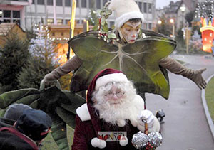 Troupe avec Père Noel et lutins