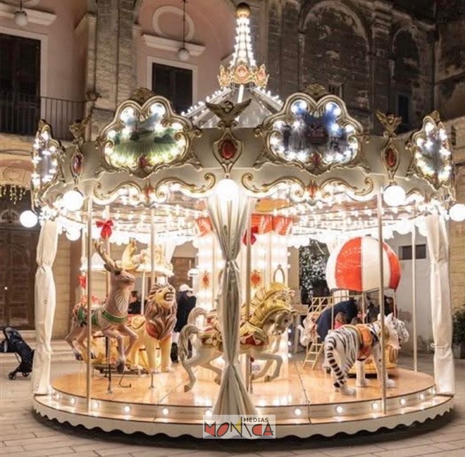 Manege lumineux avec animaux fantastiques a louer