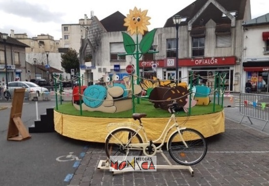 Manege vert avec bicyclettes en location