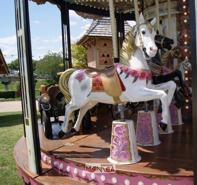 Manege avec chevaux pour enfants a louer avec installation