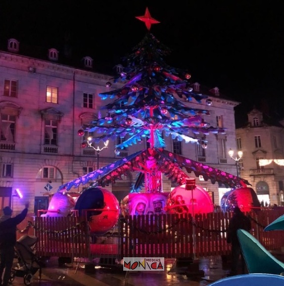 Grand manege carrousel lumineux a louer pour marche de Noel