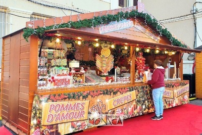 Chalets-boutiques pour commercants et artisans sur un marche de noel