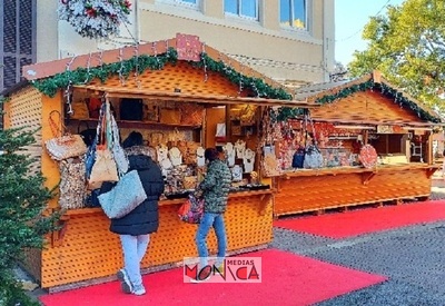 chalets de noel dans un quartier commercant en region parisienne (92)