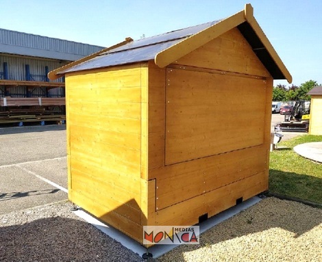 Chalet pliable  de noel en bois a louer  de 3 metres de longueur avec auvent ferme