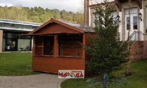 Chalet en bois de saison pour kiosque buvette bureau stand billeterie ou cabane de plage