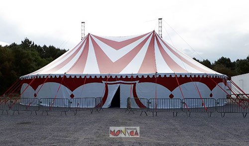 Grand chapiteau de cirque a louer installe clef en main avec spectacle et artistes
