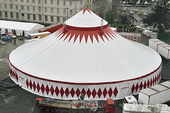 Chapiteau de cirque a louer pour spectacle concert evenement congres diner ou reception