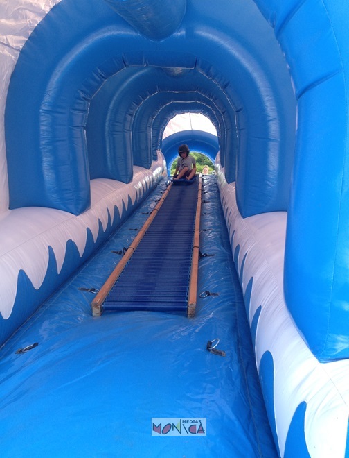 Piste de luge gonflable pour marche de Noel ou vacances d ete en location