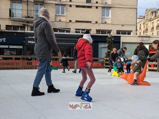 Patinoire sans eau ni electricite ecolo sans rejet de CO2 avec dalles recyclables