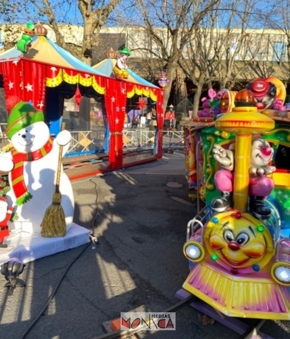 Petit train des fetes de Noel sur rails en location