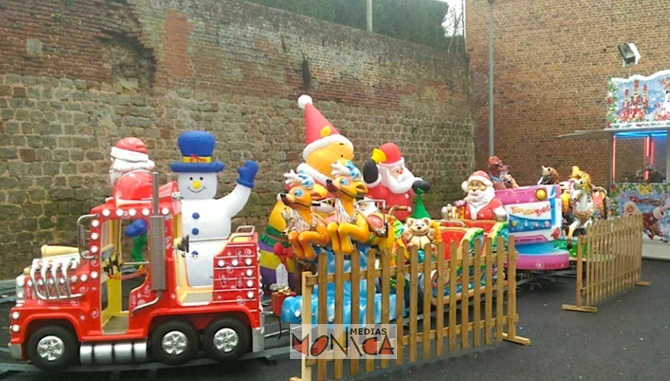 Petit train de Noel sur rails en location