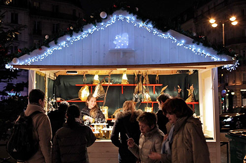 Chalet de noel en bois ceruse en location pour marche de noel