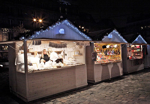 Petits chalets de noel en bois a louer pour marche de noel